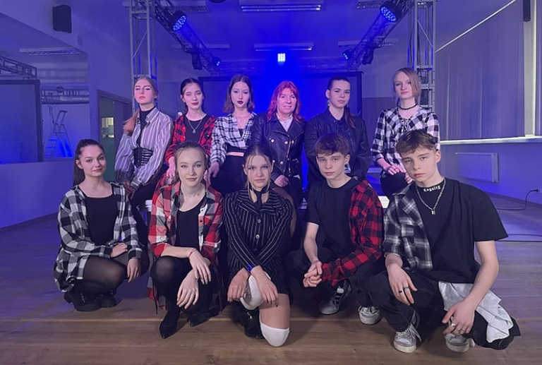 "Życie w kratę" czyli pokaz umiejętności uczniów należących do Koła Modelek i Modeli w ZSPM